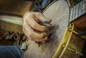 4 Essential Beginner Banjo Rolls