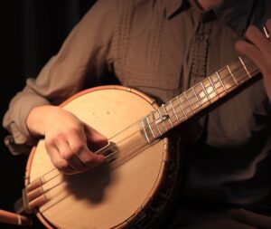 4 Essential Beginner Banjo Rolls